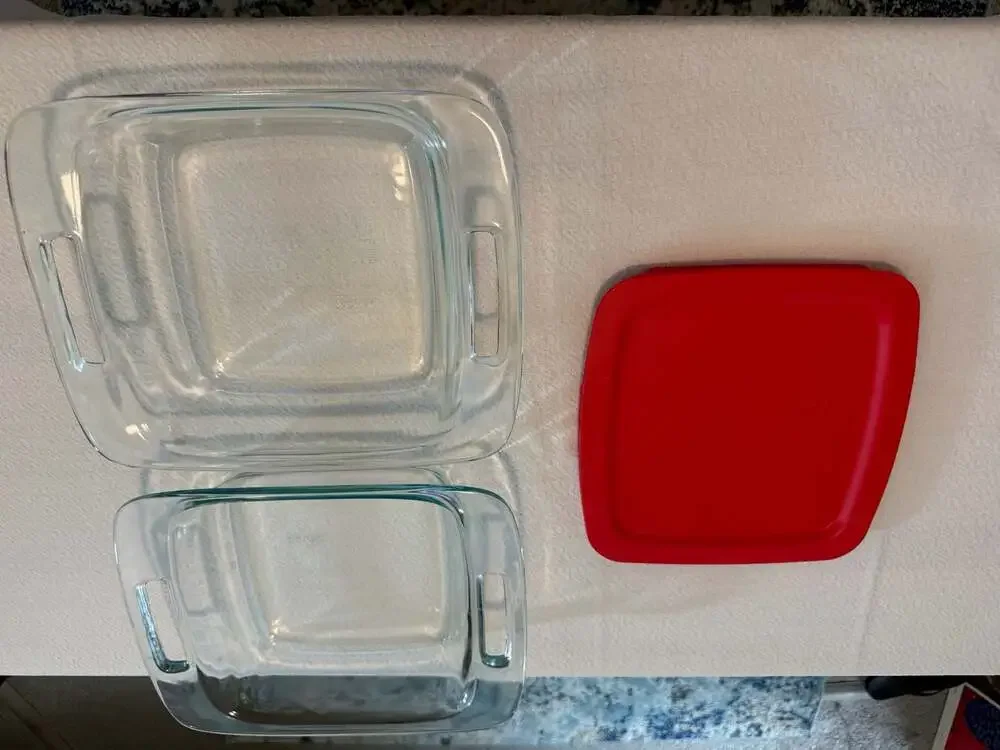 Pyrex Easy Grab 8x8 Inch Square Glass Baking Dish with Red Lid